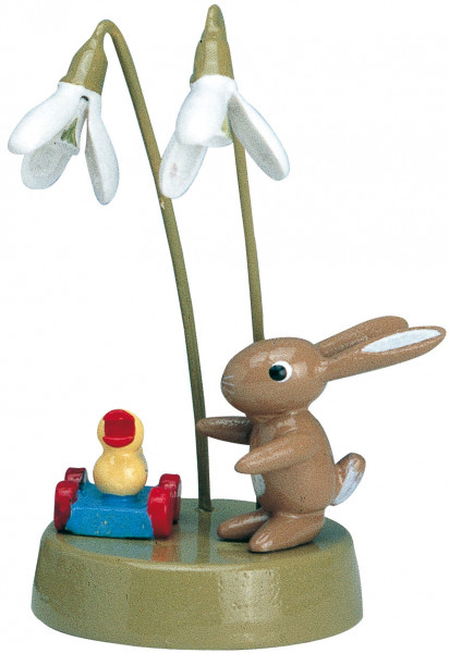 Hase mit Schneeglöckchen